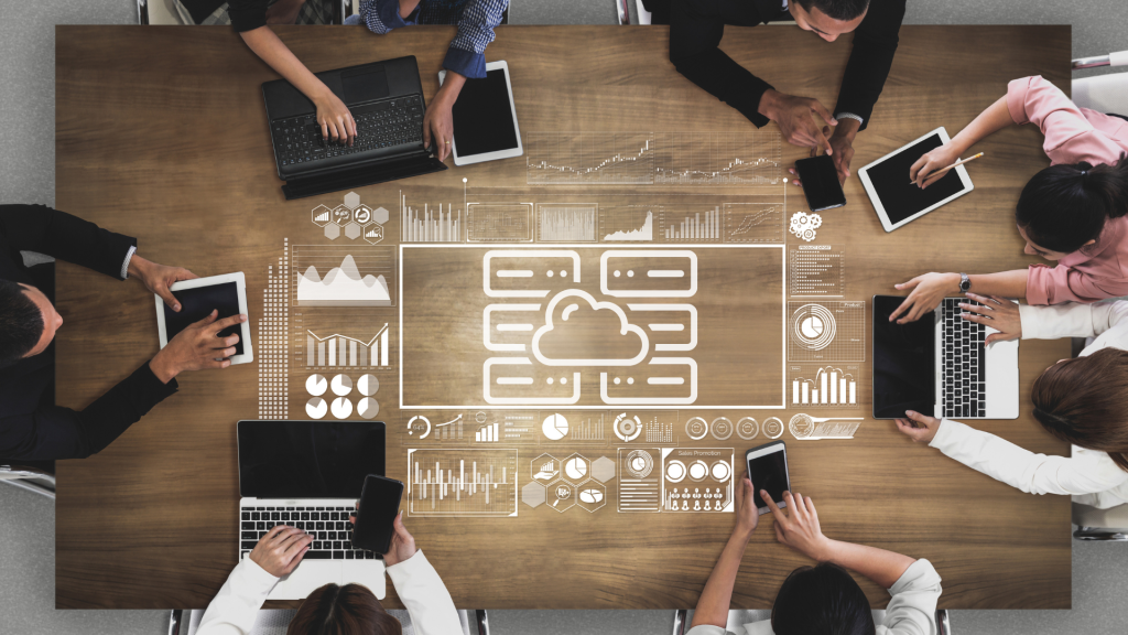 Moderne Arbeitsumgebung in einem Unternehmen, indem die Cloudmigration mehr als erfolgreich war.