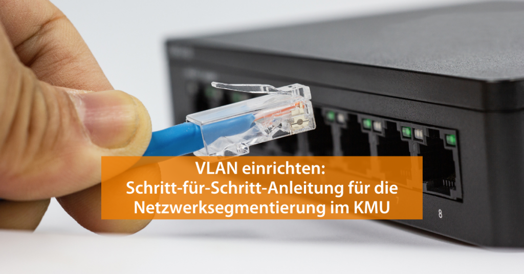 Ein IT-Verantwortlicher steckt ein Netzwerkkabel in eine Switch.