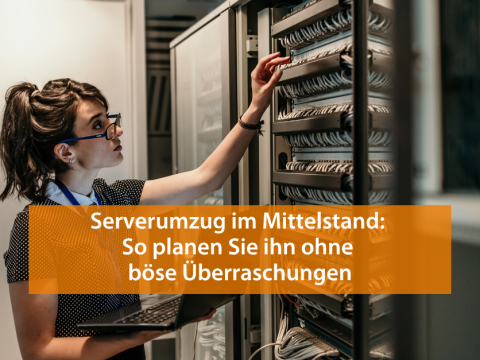 IT-Technikerin plant den Umzug eines Servers durch den Standortwechsel des ansässigen Unternehmens.